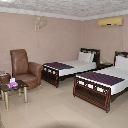 Step Inn Hotel Sukkur Екстериор снимка