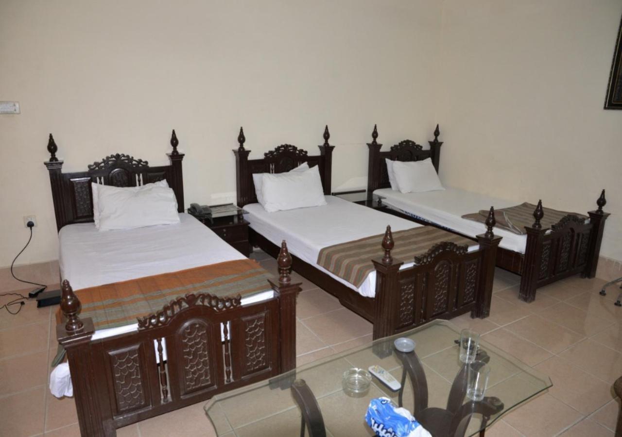Step Inn Hotel Sukkur Екстериор снимка