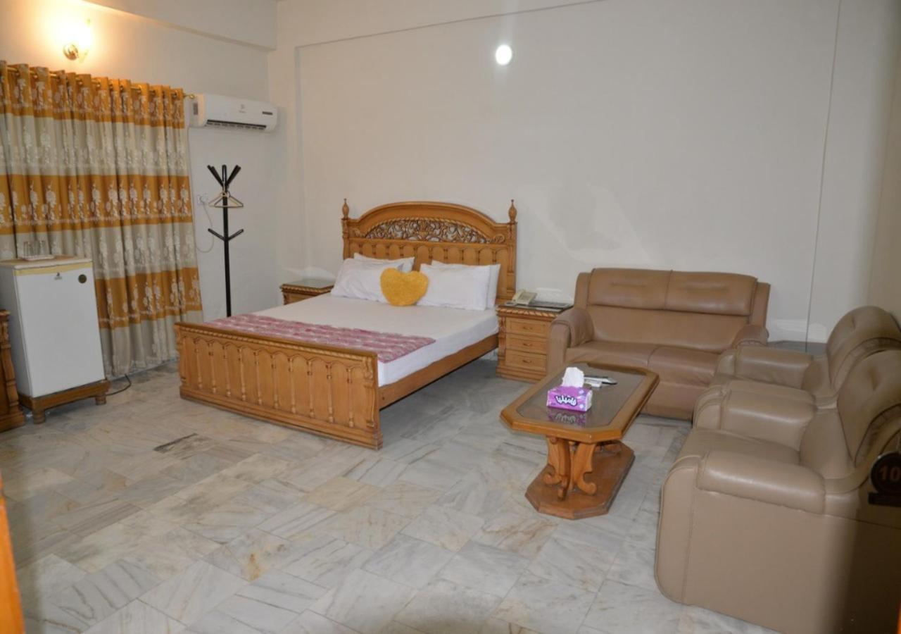 Step Inn Hotel Sukkur Екстериор снимка