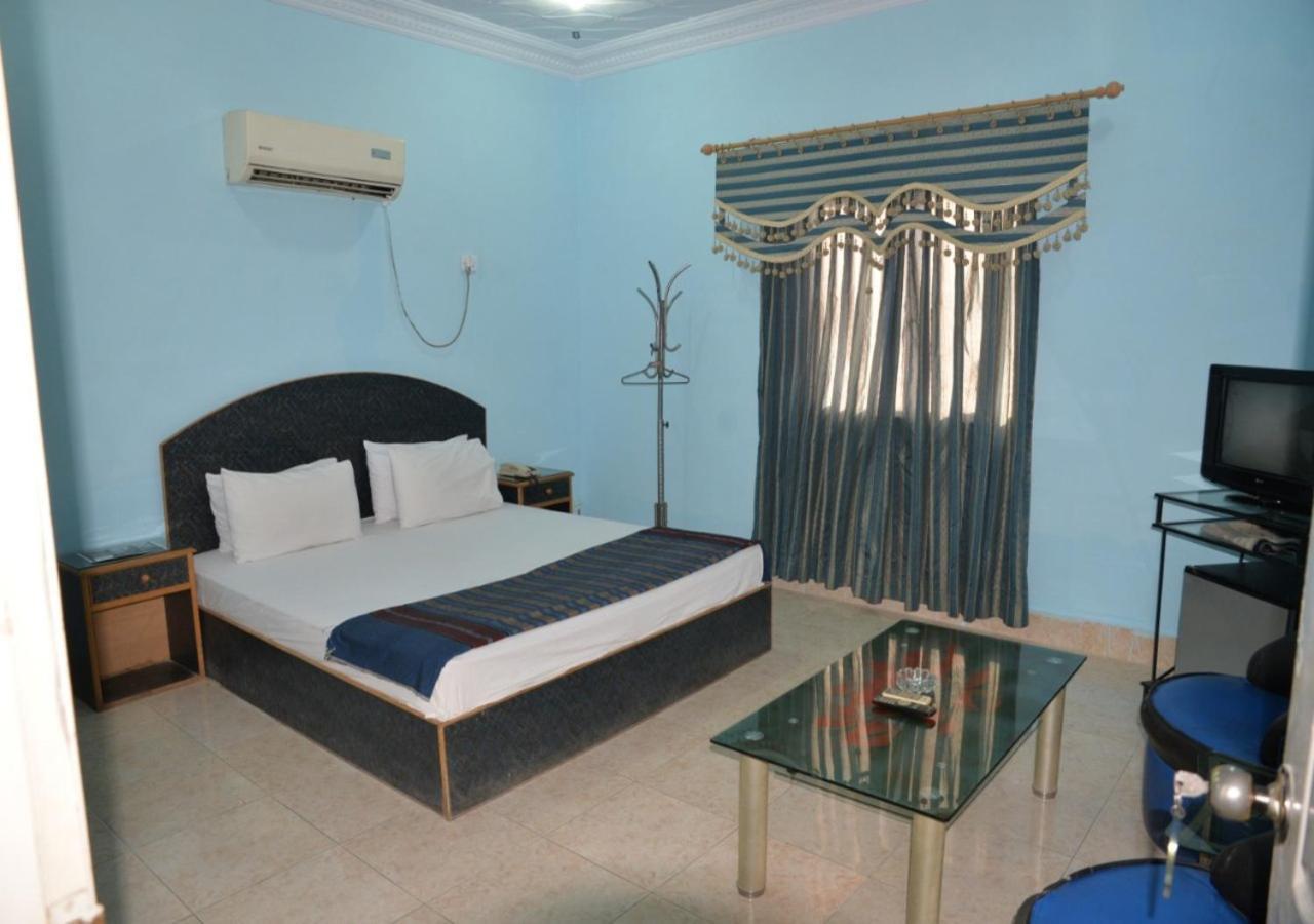 Step Inn Hotel Sukkur Екстериор снимка