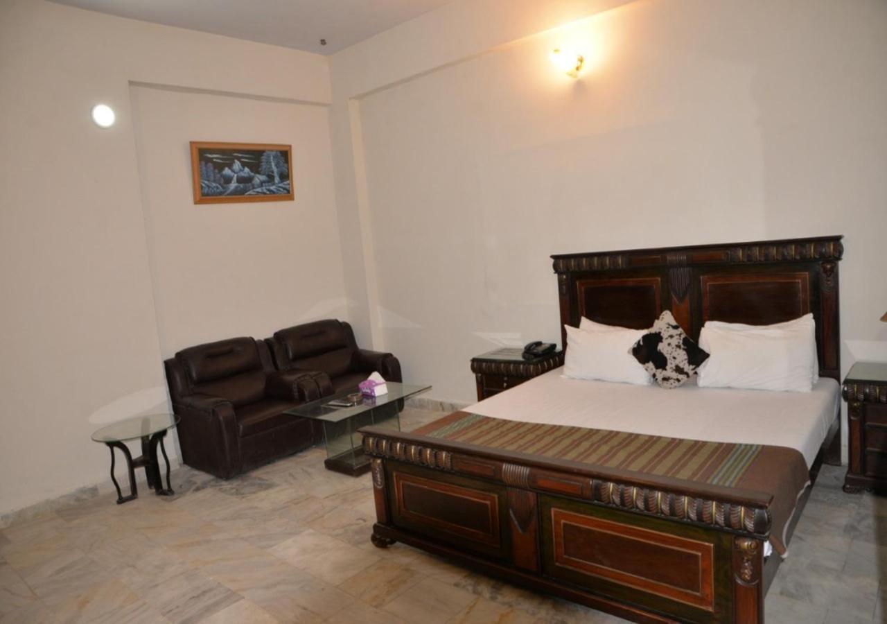 Step Inn Hotel Sukkur Екстериор снимка